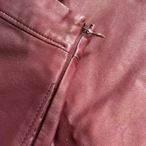 Abercrombie & Fitch Faux Leather Burgundy Skater Skirt Pockets Size Medium - Picture 5 of 5
